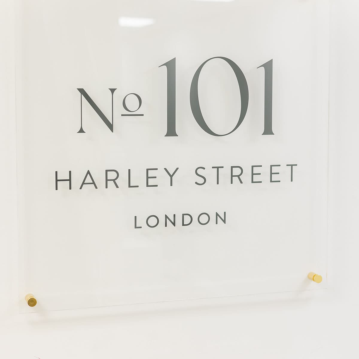 101-harley-street-sign