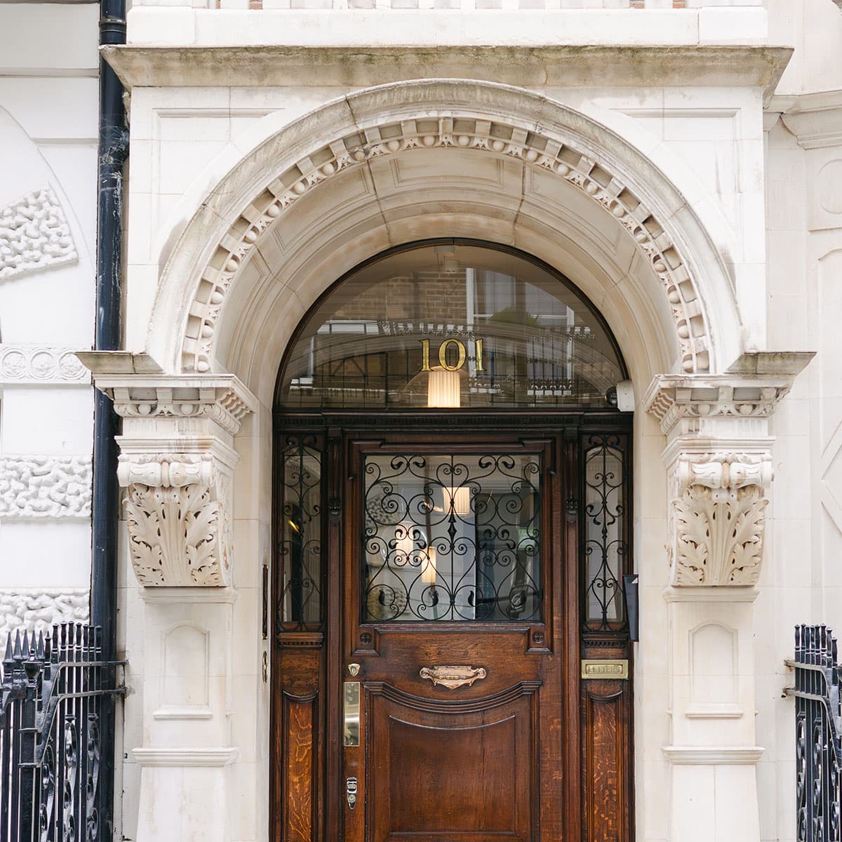 101-harley-street-front-stonework-arch