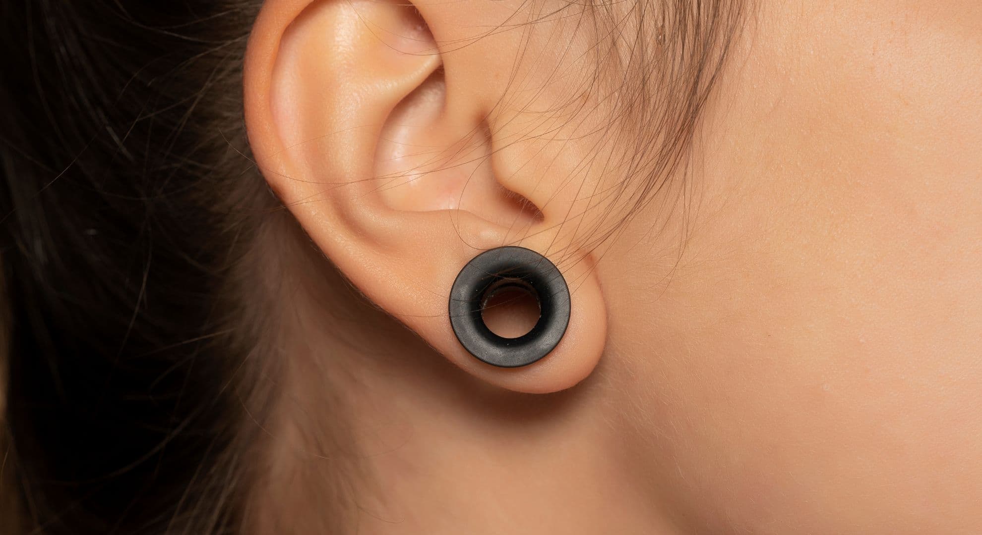 stretched-ear-lobe-hole